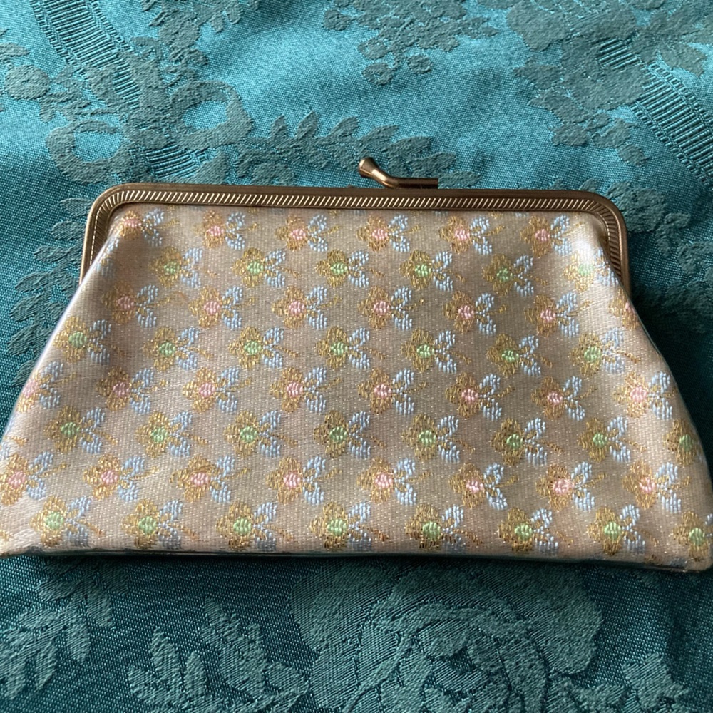VINTAGE PLASTIC BROCADE METAL CLASP COIN PURSE